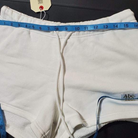 NWT ADVISORY BOARD CRYSTALS Abc 123 WOMEN SWEATSHORTS Selenite -white Sz M - Picture 9 of 12